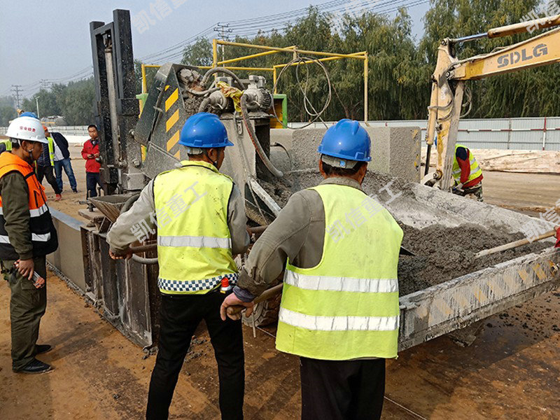 路肩牆滑膜（mó）機