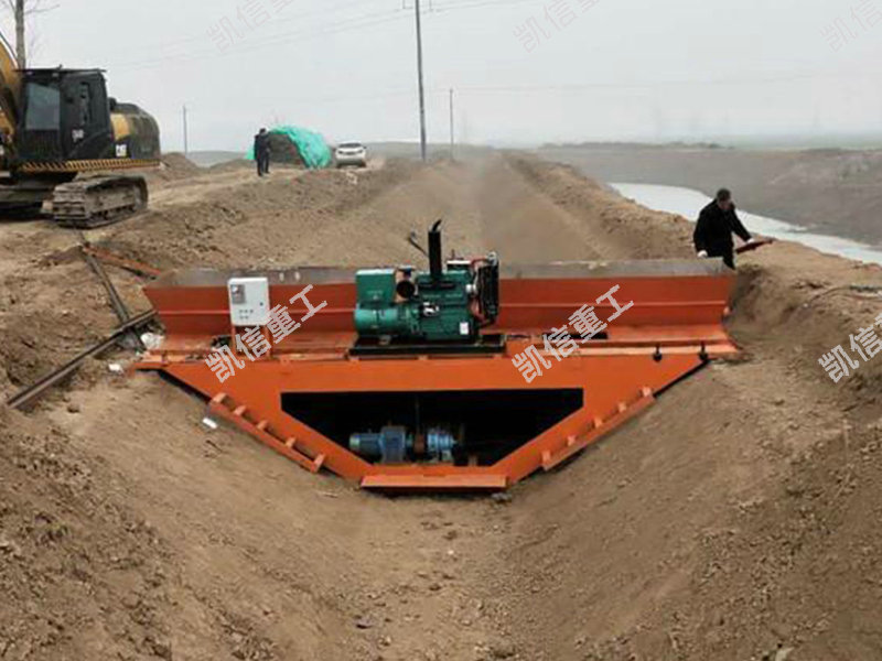 大型灌(guàn)溉渠成型機