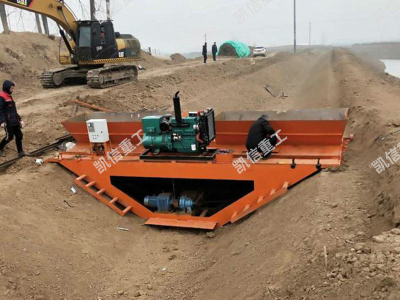 大型(xíng)灌溉(gài)渠成型機