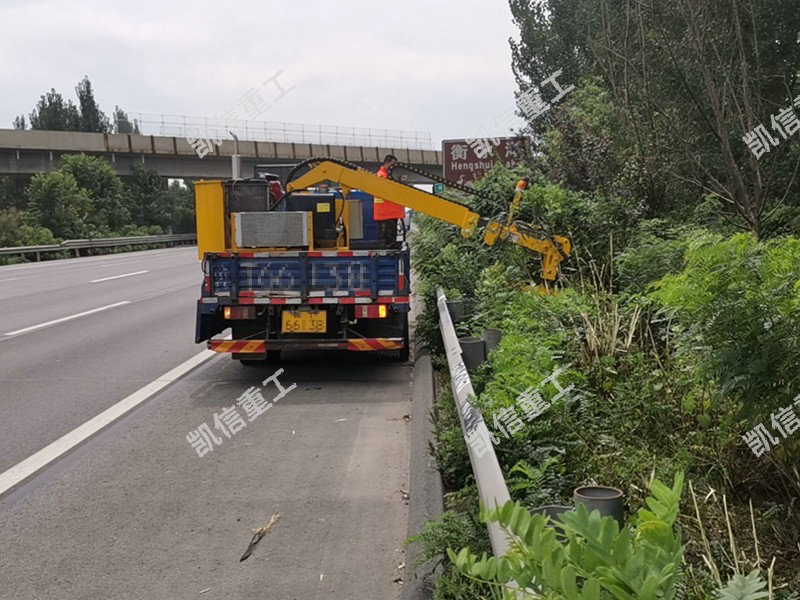 刺穗（suì）槐修剪機