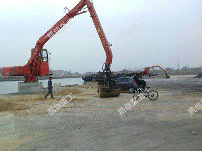 固(gù)定式抓(zhuā)鋼機