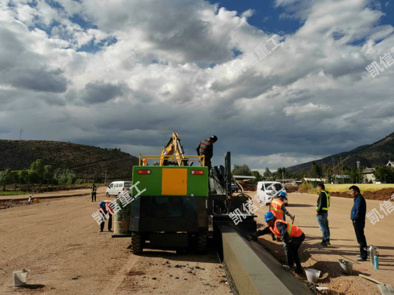 路緣石滑膜機（jī）