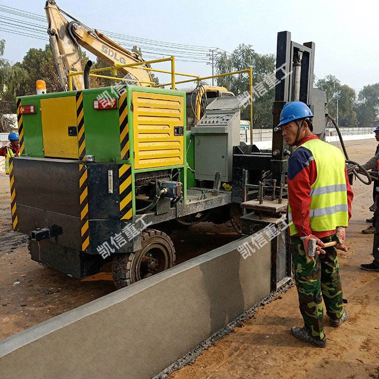 路肩牆滑膜（mó）機