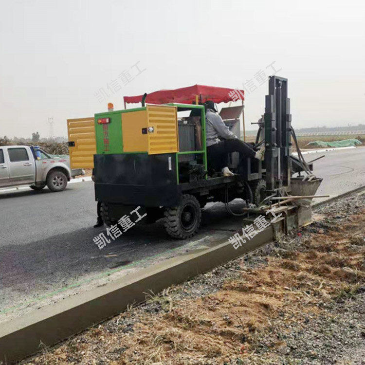 混凝土路（lù）緣石成型（xíng）機（jī）