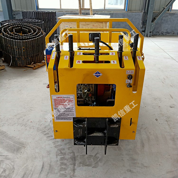 1噸小型履(lǚ)帶運輸車