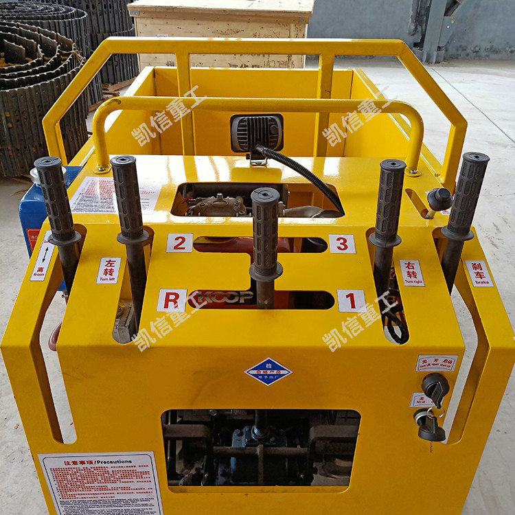 1噸小型履(lǚ)帶運輸車(chē)