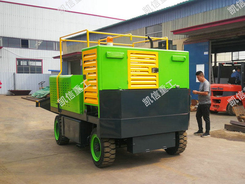 高速公路路邊(biān)石滑模成型機