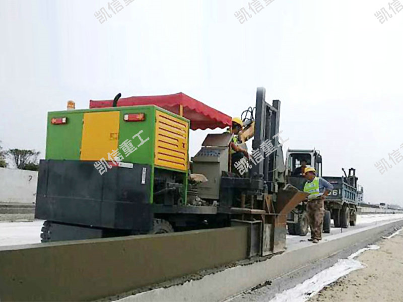 路（lù）邊石成型機