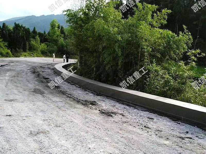 砼護肩（jiān）石滑模成（chéng）型機