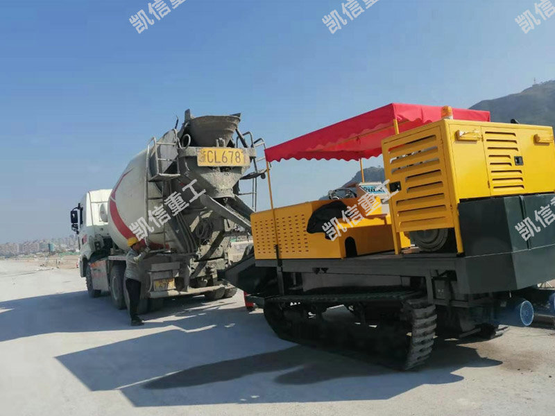 公路一次（cì）成型路邊石滑模機
