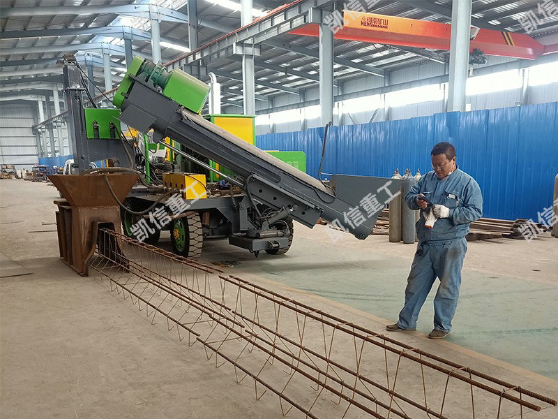 路肩牆滑模(mó)成型機