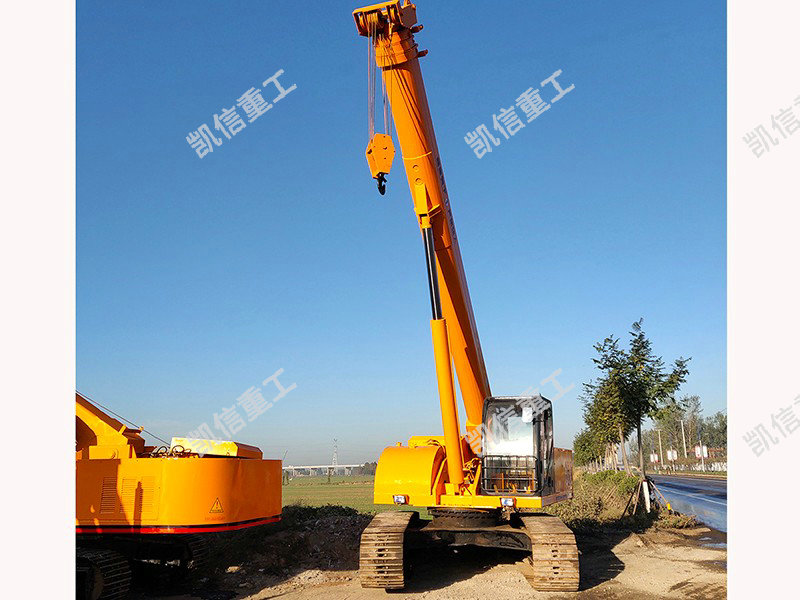 12吨履(lǚ)带吊车