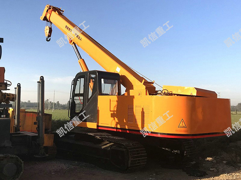 12吨履(lǚ)带吊车