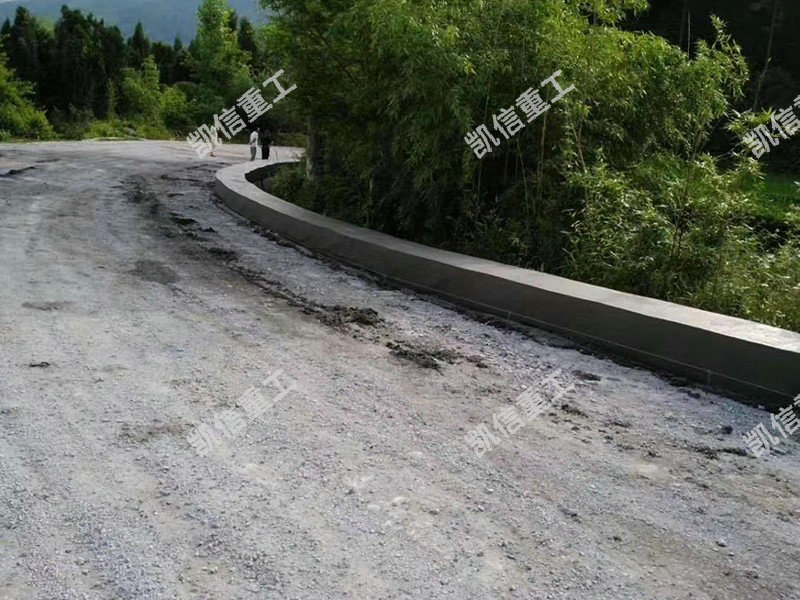 路肩（jiān）板滑膜（mó）機