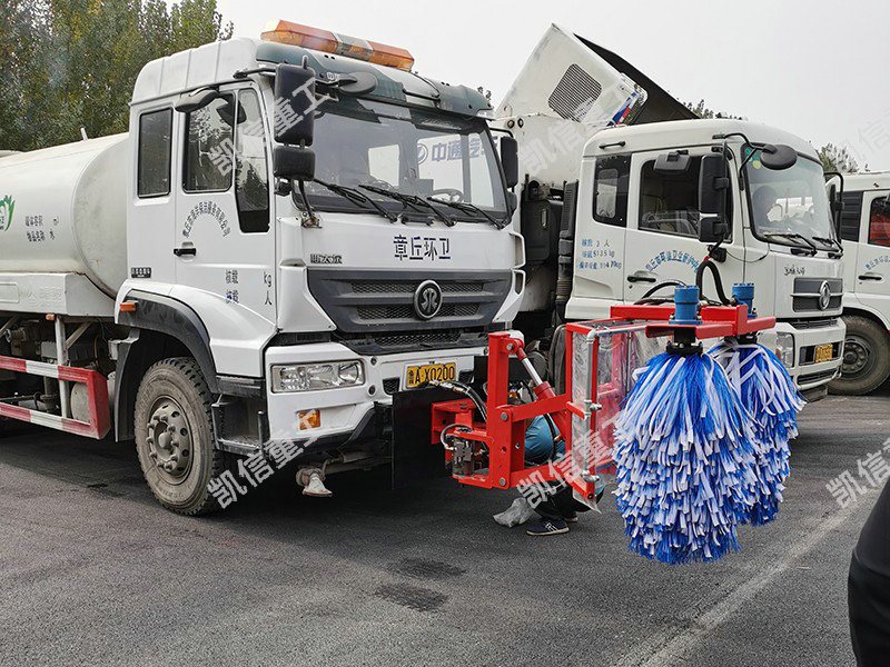 高速護欄清（qīng）洗機