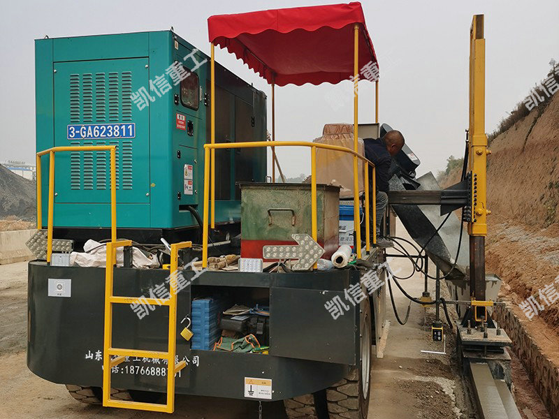 路緣石滑（huá）膜機