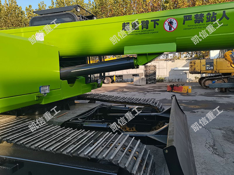 履（lǚ）帶起重機