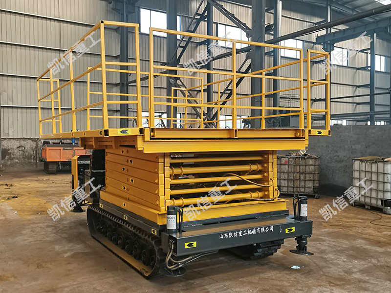 剪叉式履（lǚ）帶升降平台